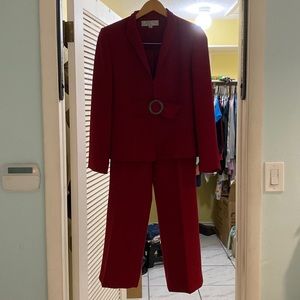 Tahari women’s suit jacket. Size 6 petite.